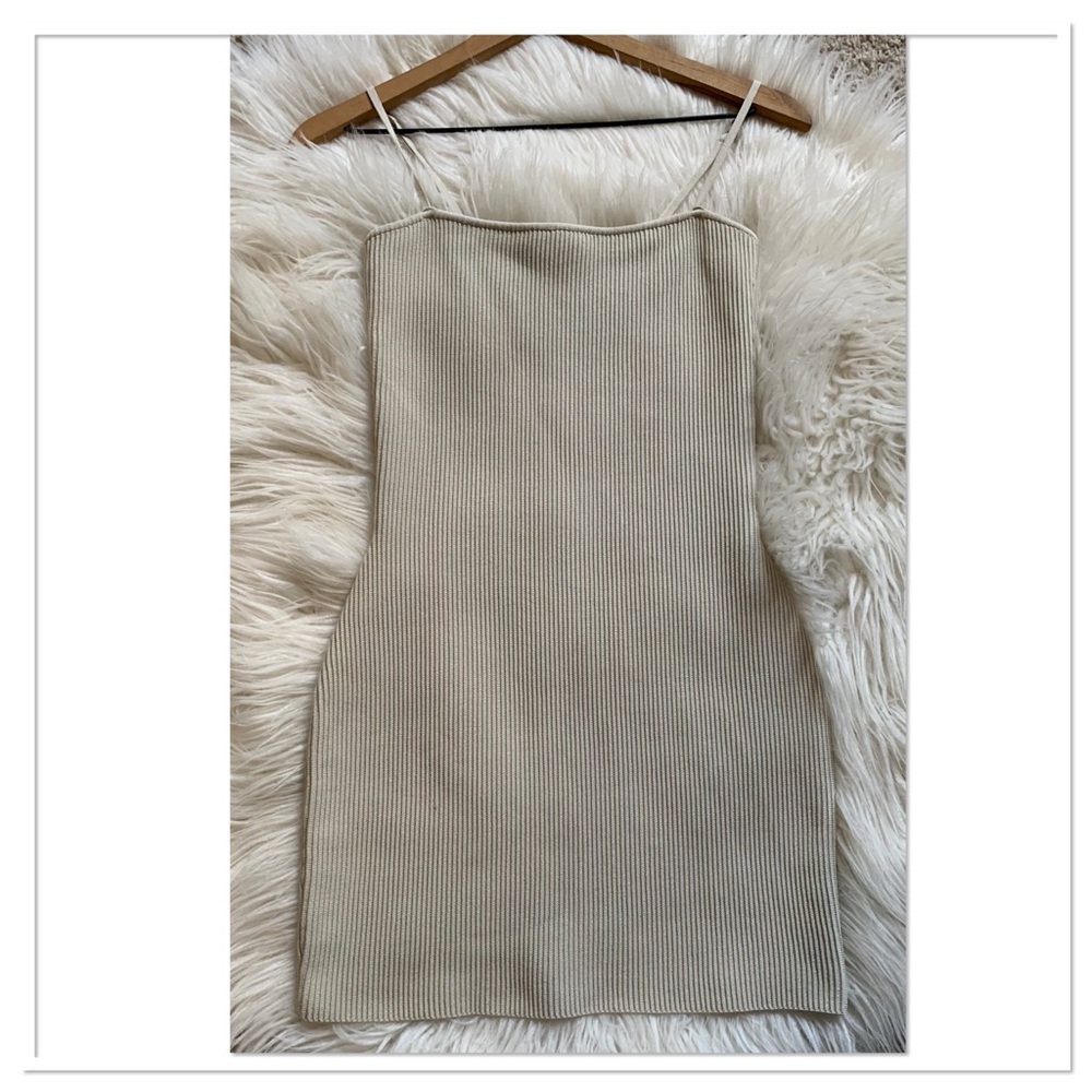 Aritzia Babaton Sculpt Knit Dress Matte Pearl Size Small